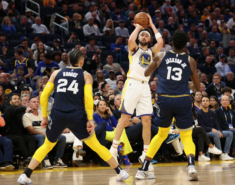 包含斯图加特训练开放日，赛后迎来里程碑引欢呼，NBA常规赛在即，球队文化再被提及的词条