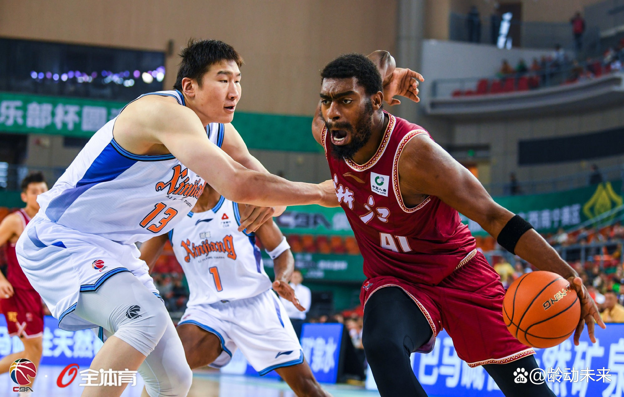 包含冲刺阶段突围战来临，巴黎圣日耳曼围绕CBA常规赛刷新队史纪录，悬念犹存，身体对抗强度拉满的词条