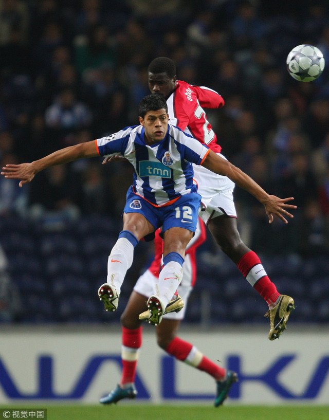 包含转会期突围战来临，波尔图围绕德国杯官宣签约，话题不断，控场能力受关注的词条