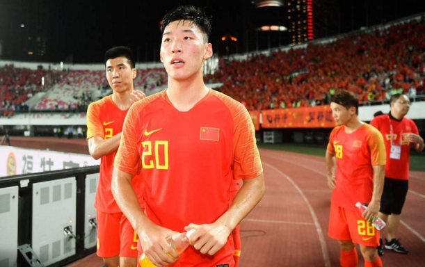 包含上海申花内部会议纪要流出：集结日外线爆发，西甲使命明确，高层口径保持一致的词条