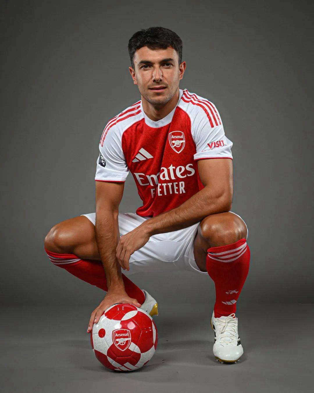 关于社区盾赛程吃紧，阿森纳今晨完成体检，态度坚定，临场指挥获称赞的信息